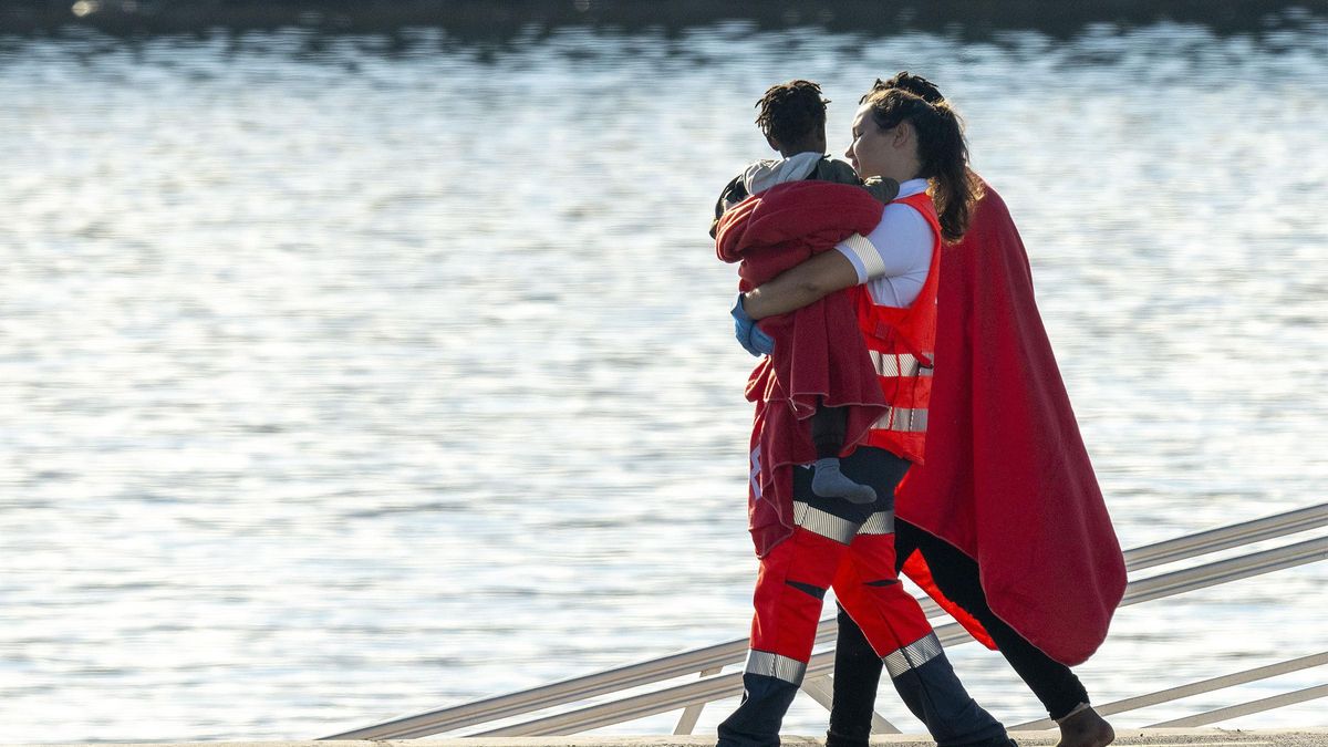 Los primeros traslados de menores migrantes de Canarias a la Península comienzan el lunes