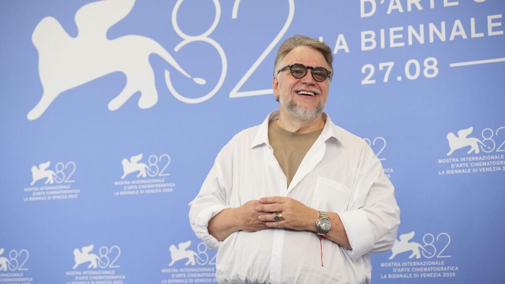 Guillermo Del Toro en el photocall de la película "Frankenstein" presentada hoy en Venecia.