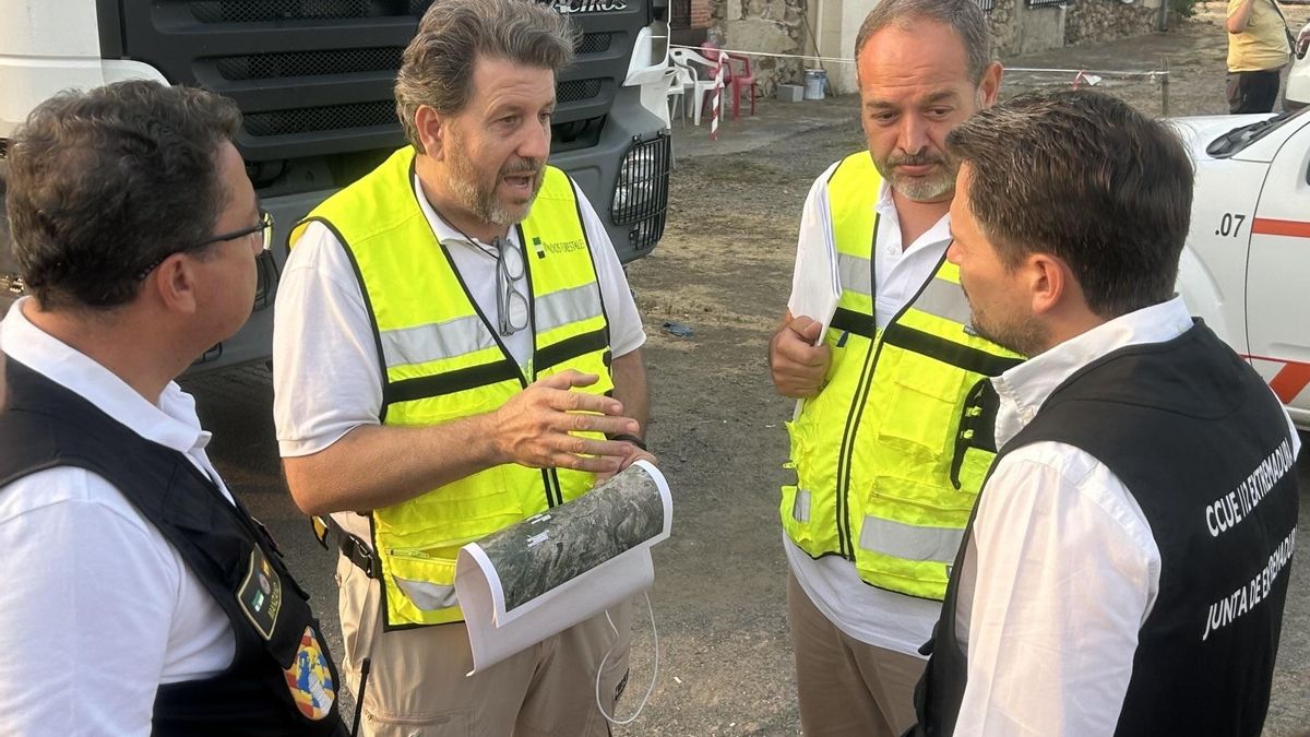 Responsables de la Junta en el puesto de mando avanzado.