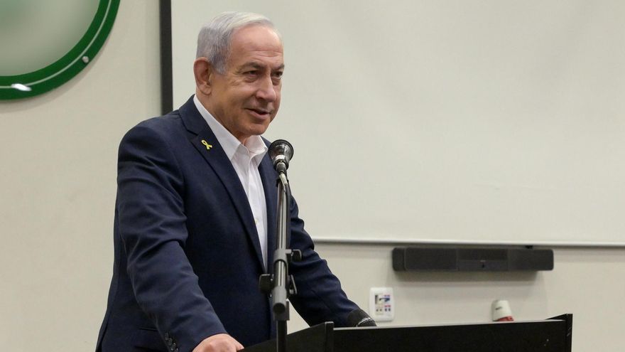 El primer ministro israelí, Binyamín Netanyahu, durante una visita a la dirección de inteligencia del Ejército.