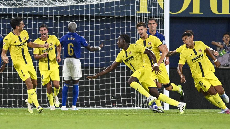 Etta Eyong celebra su gol ante el Real Oviedo.