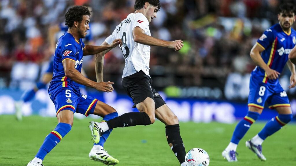 Javi Guerra del Valencia CF durante el partido contra el Getafe.