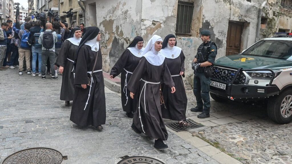Las exmonjas del monasterio de Belorado (Burgos).