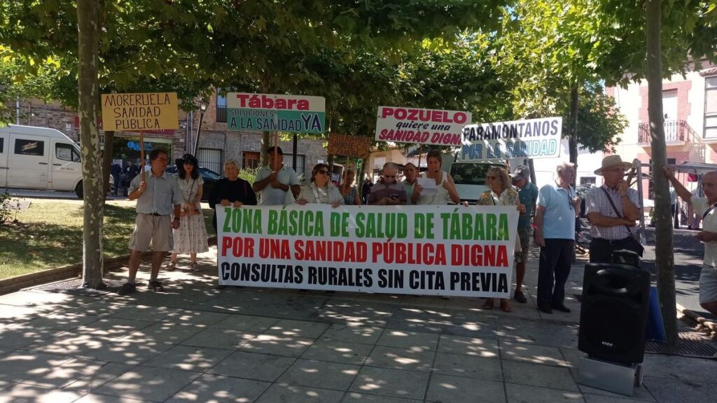 Última concentración de la plataforma tabaresa para censurar la gestión de la Junta por los incendios estivales.