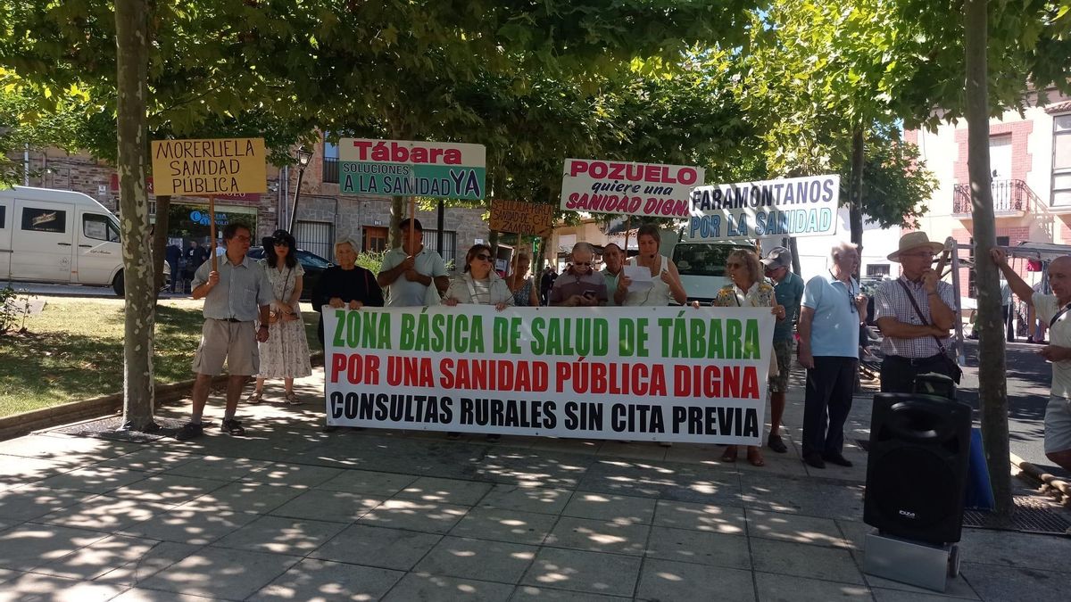 Última concentración de la plataforma tabaresa para censurar la gestión de la Junta por los incendios estivales.