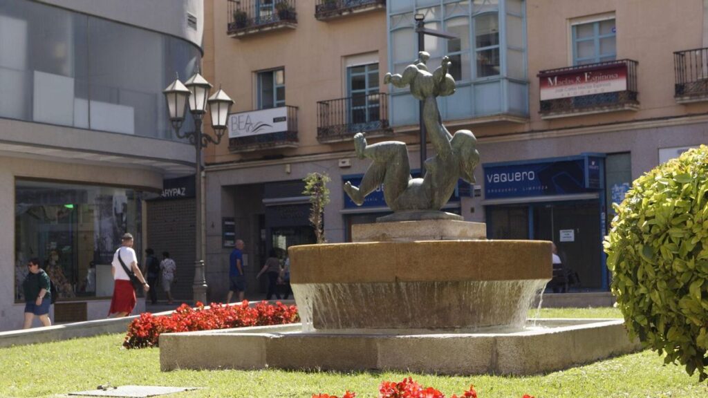 La escultura de "Maternidad "  de Baltasar Lobo
