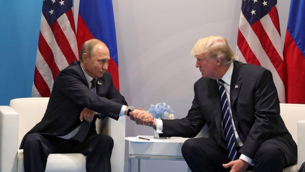 El presidente ruso, Vladimir Putin, junto con el presidente estadounidense, Donald Trump.