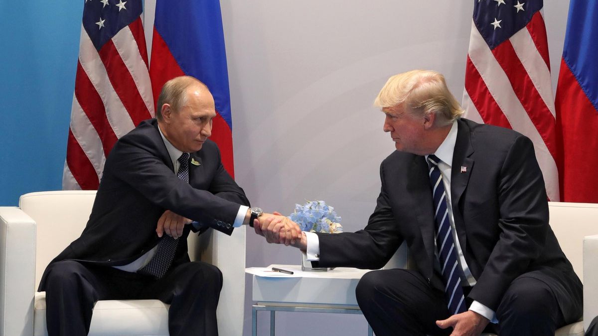 El presidente ruso, Vladimir Putin, junto con el presidente estadounidense, Donald Trump.