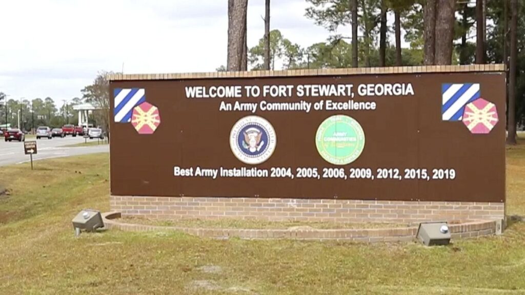 Entrada de la base de Fort Stewart, en Georgia