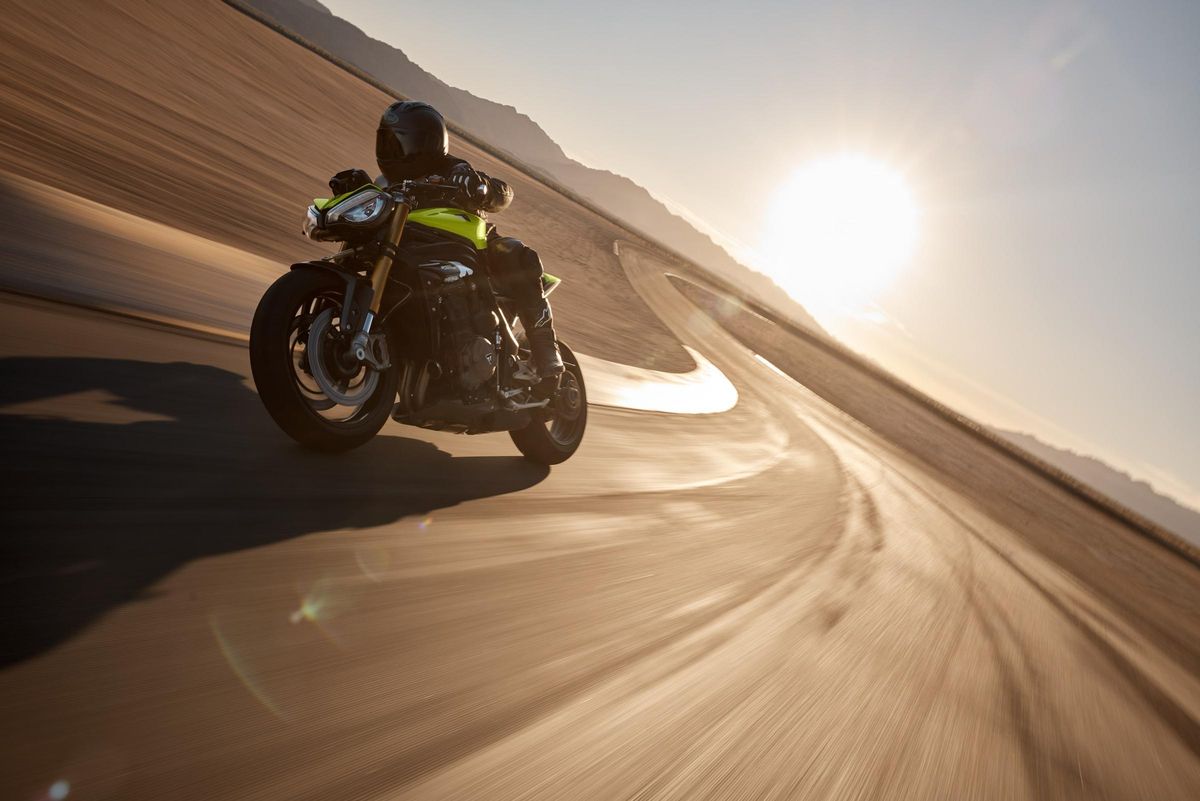 Triumph Speed ​​Triple 1200 Rx, pure exclusivité au format radical