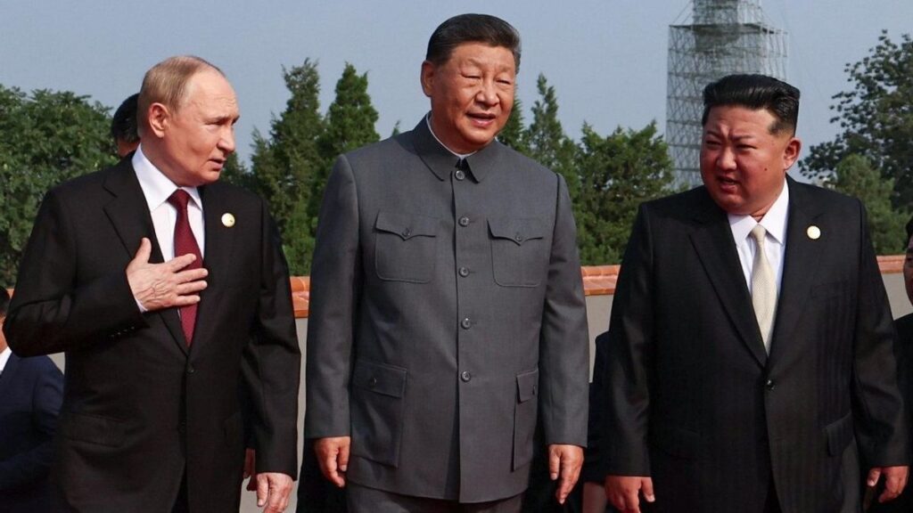 Vladímir Putin, Xi Jinping y Kim Jong-Un, antes del desfile militar en Pekín.