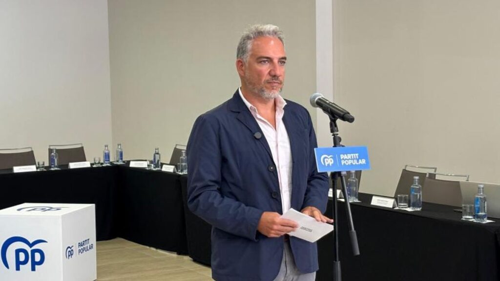 El vicesecretario de Polí­tica Autonómica, Local y Análisis Electoral del PP y diputado en el Congreso, Elí­as Bendodo, tras reunirse con el PP catalán este martes.