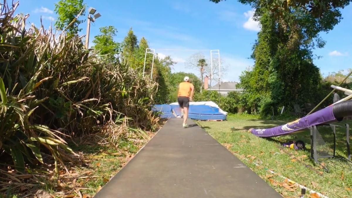 Duplantis, dans le saladero à côté de sa maison