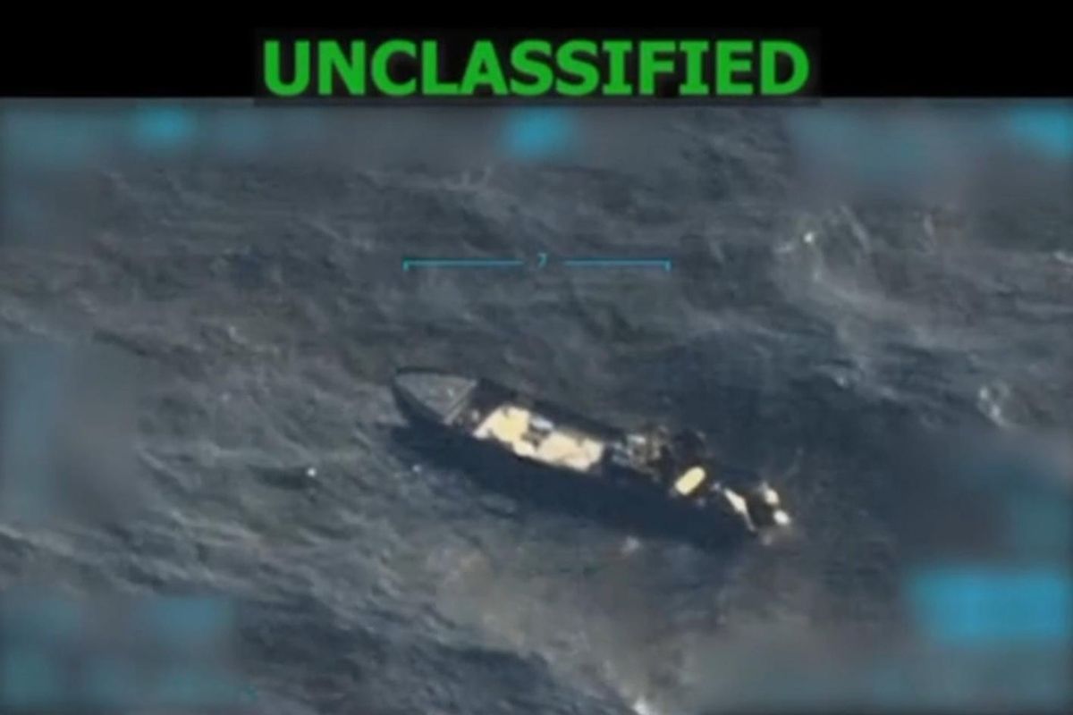 Capture vidéo tirée du réseau social social du compte social du compte @realDonaldTrump où un présumé narcolacha du train Aragua est vu dans la mer des Caraïbes avant d'être attaqué par les navires américains.