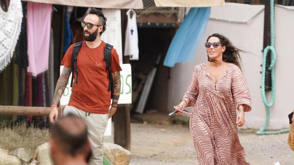 Malú et son partenaire, Angel, capturés à Ibiza, en septembre 2024.