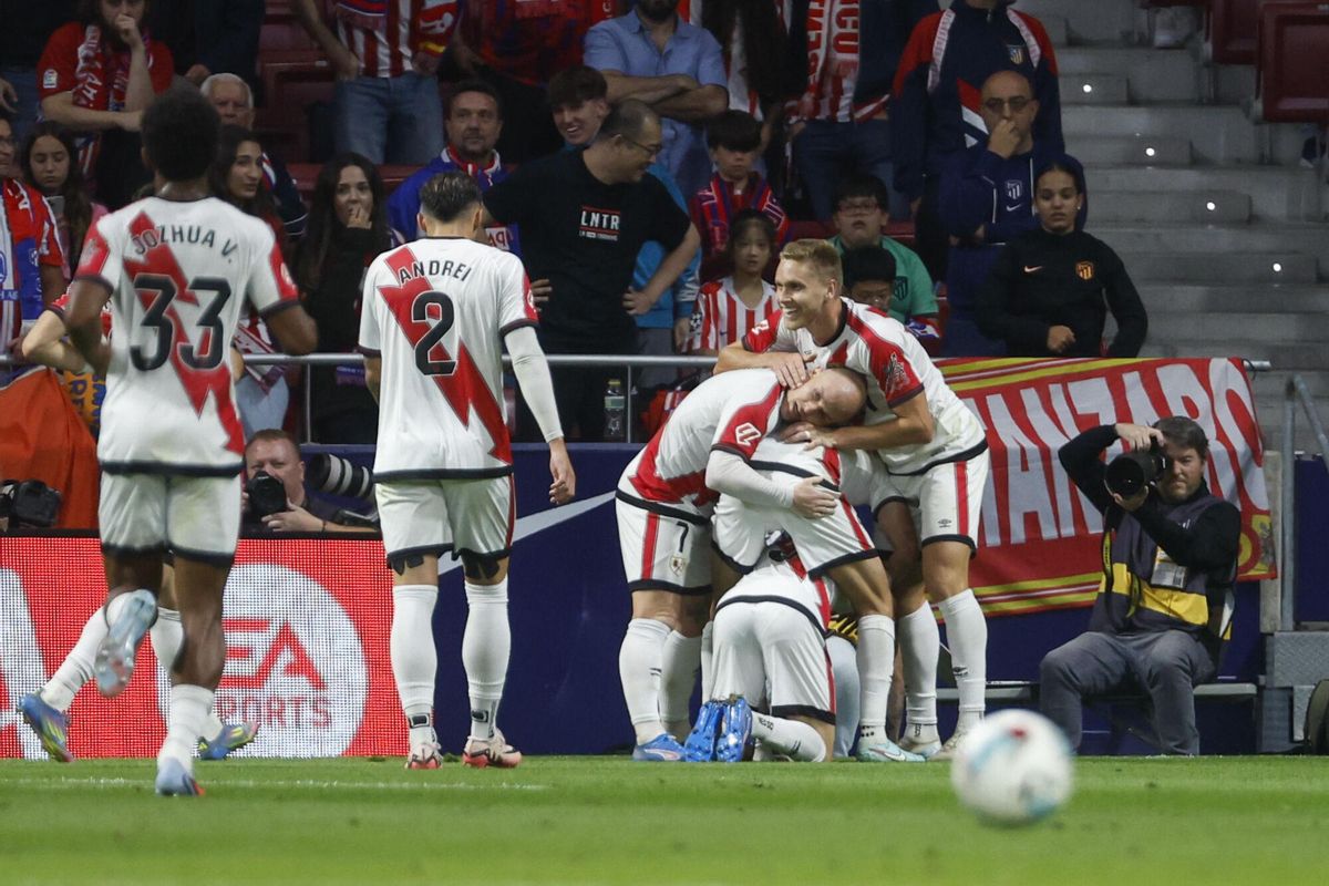 Les joueurs de Rayo célèbrent le but de Chavarría.