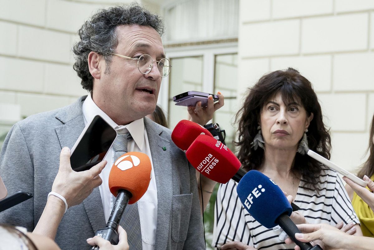 Archive - Le procureur général de l'État, Álvaro García Ortiz, sert les médias à son arrivée pour rencontrer le ministre de l'Egalité, au siège du bureau du procureur général de l'État, le 24 juillet 2024, à Madrid (Espagne).