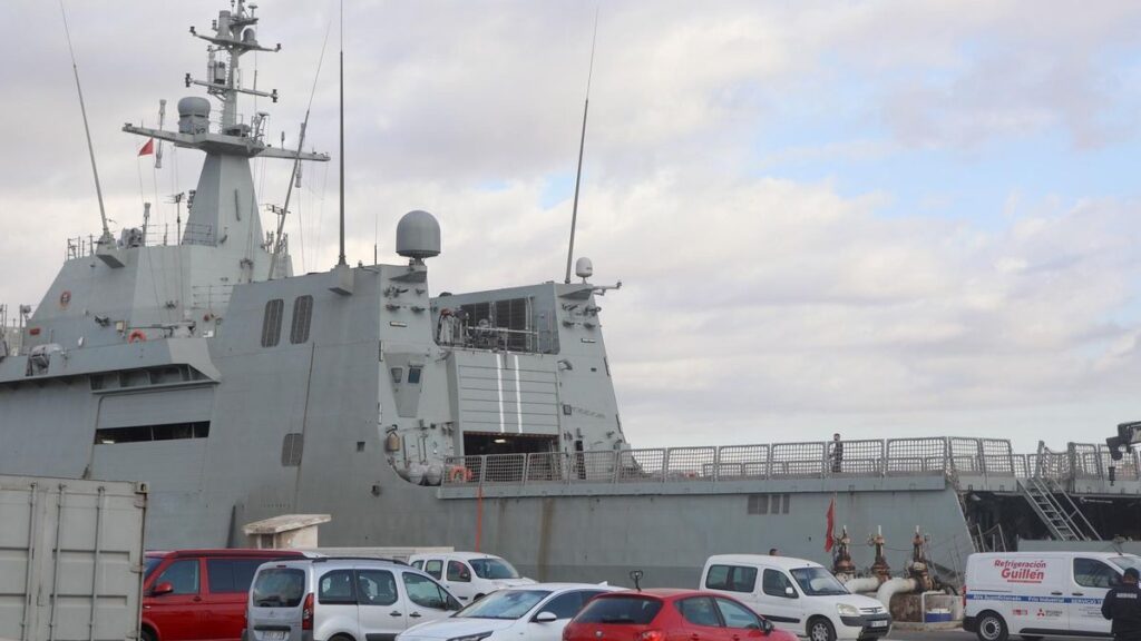 El buque 'Furor',  amarrado este jueves en el muelle de la Curra