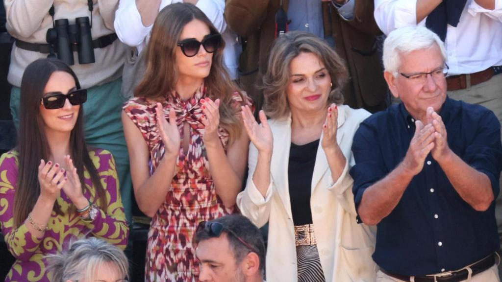 Federico, SA Femme, Rosa, et Sa Fille, Ana, Voyant Enrique Ponce, il ya quelque Temps.