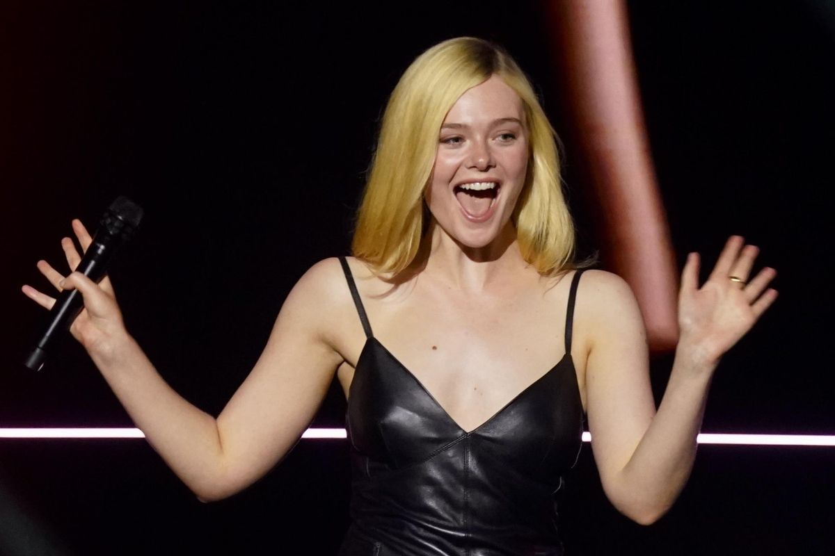 Ressentiment du nouveau film Predator, Badland, avec la présence de l'actrice Elle Fanning et de son réalisateur, Dan Trachtenberg, dans Comic-Con