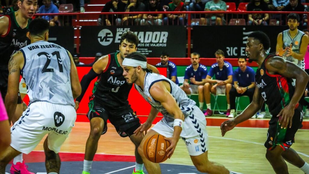 Ty Roberts, en un momento del partido del CB Zamora