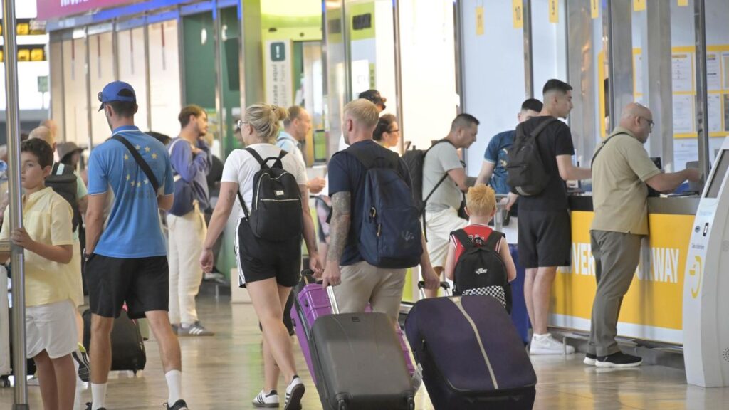 Pasajeros en el aeropuerto, en una imagen de archivo.