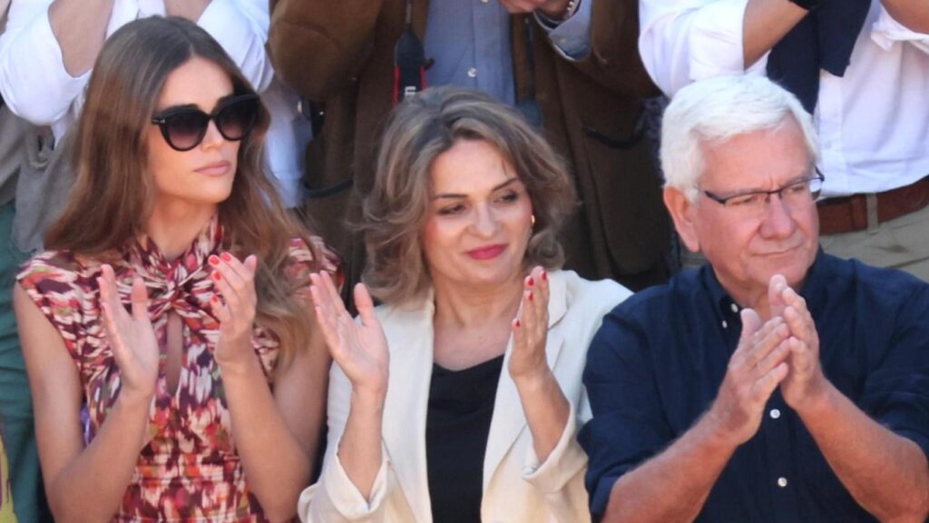 Ana Soria, junto a sus padres, Federico y Rosario, en una imagen reciente.