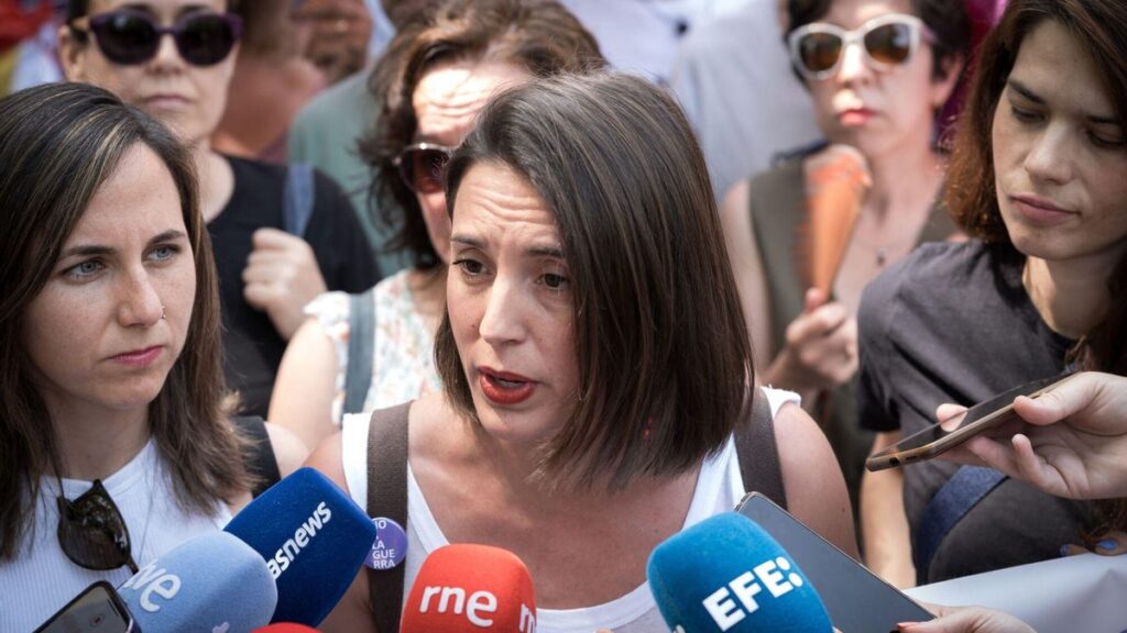 La eurodiputada de Podemos Irene Montero en declaracoines a los medios este verano.