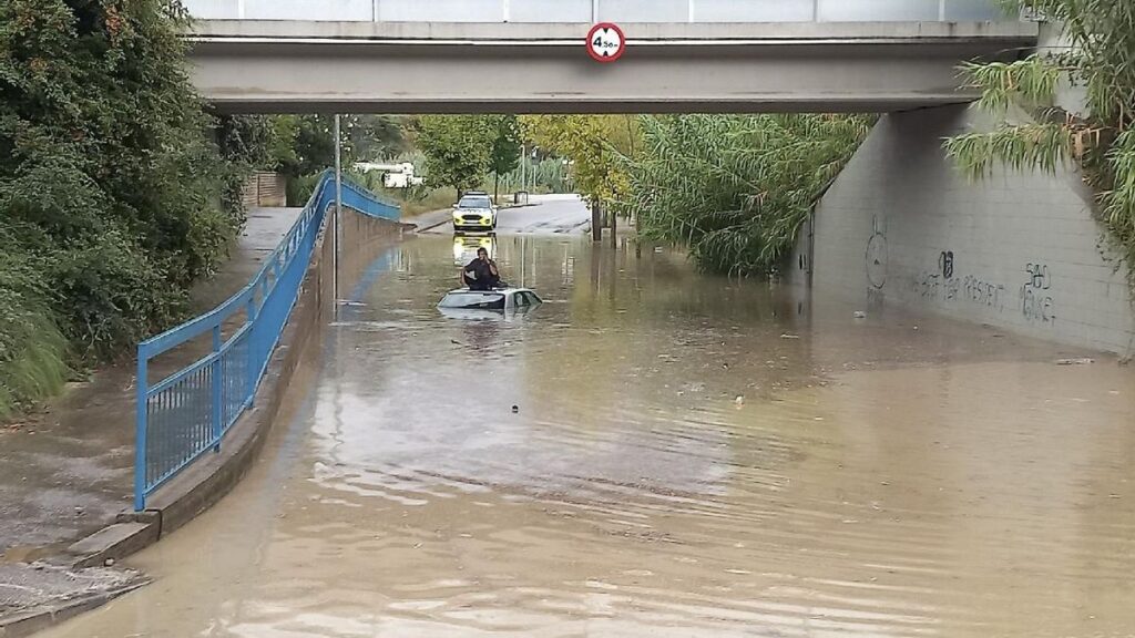 Las lluvias intensas desbordan Montserrat y dejan dos personas desaparecidas en Barcelona