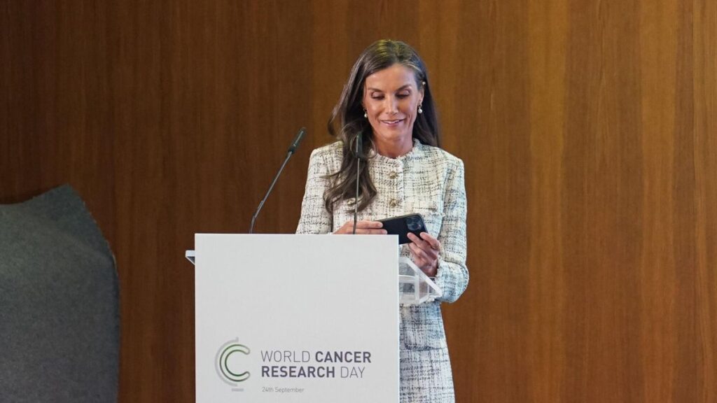 La reina Letizia, este martes en la Universidad de Salamanca, en un acto con motivo del Día Mundial de la Investigación en Cáncer.