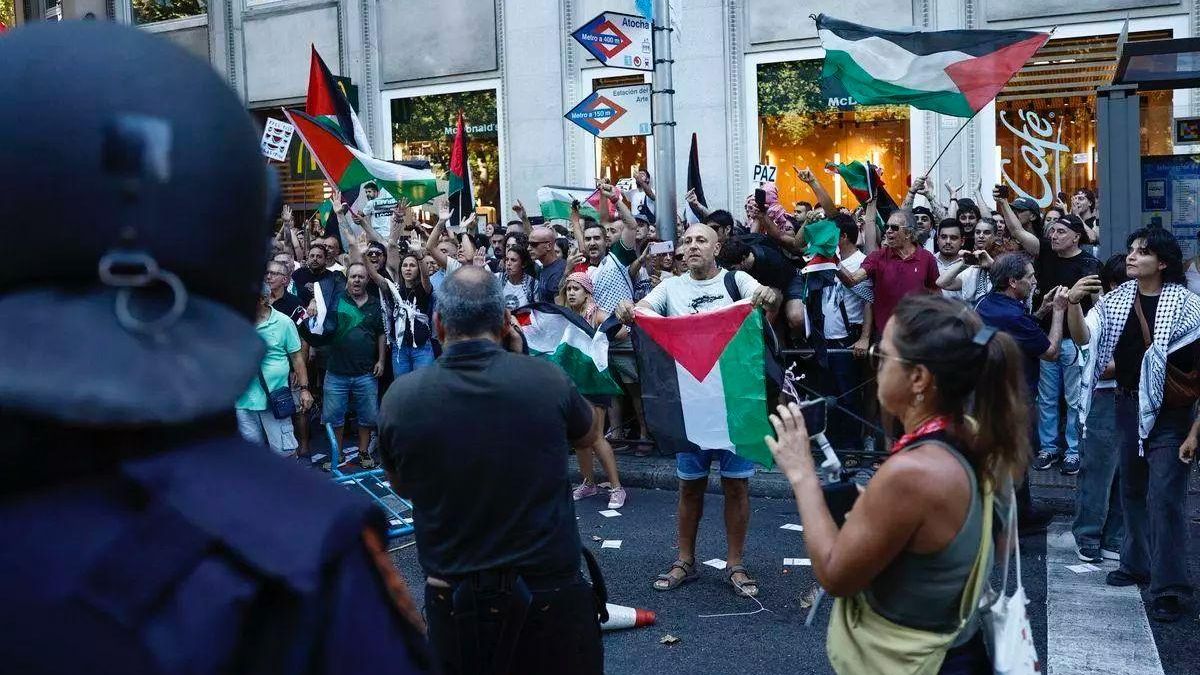 Manifestación propalestina en Madrid, que obligó a suspender la última etapa de la Vuelta.