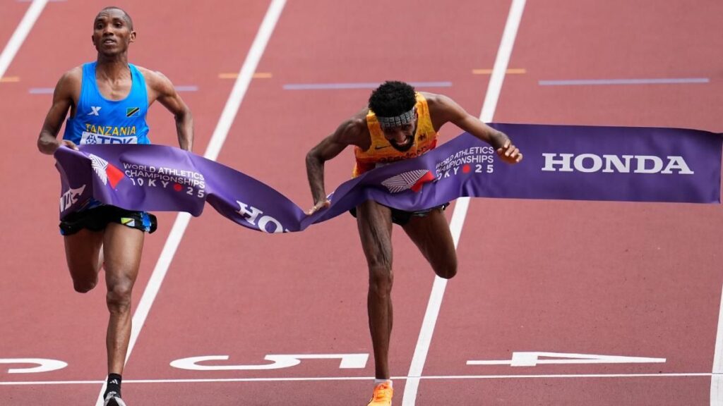 Simbu (izquierda) y Petros, en la espectacular llegada