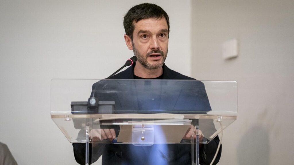 Archivo - El ministro de Derechos Sociales, Consumo y Agenda 2030, Pablo Bustinduy, durante el acto ‘Alianzas y acciones ante el genocidio en Palestina’, en la Casa Árabe de Madrid, a 23 de julio de 2025, en Madrid (España).