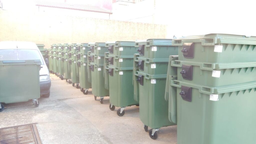 Nuevos contenedores adquiridos por el Ayuntamiento de Toro.