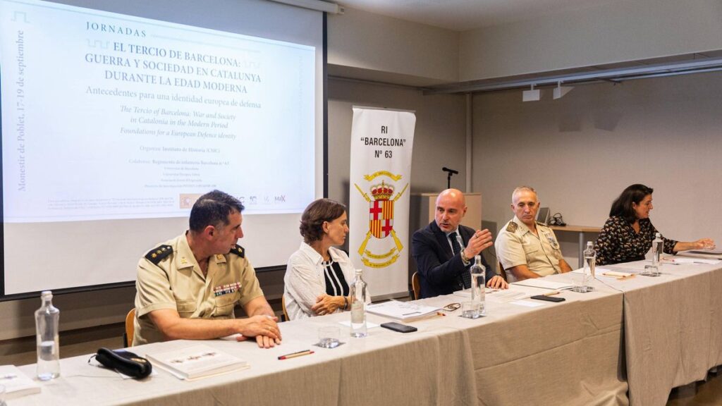 Militares y civiles en la apertura de las jornadas sobre el Tercio de Barcelona y guerra y sociedad en la Catalunya de la Edad Moderna.