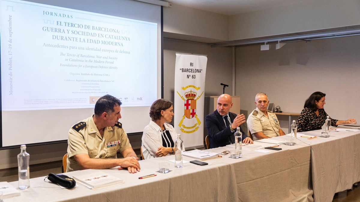 Militares y civiles en la apertura de las jornadas sobre el Tercio de Barcelona y guerra y sociedad en la Catalunya de la Edad Moderna.