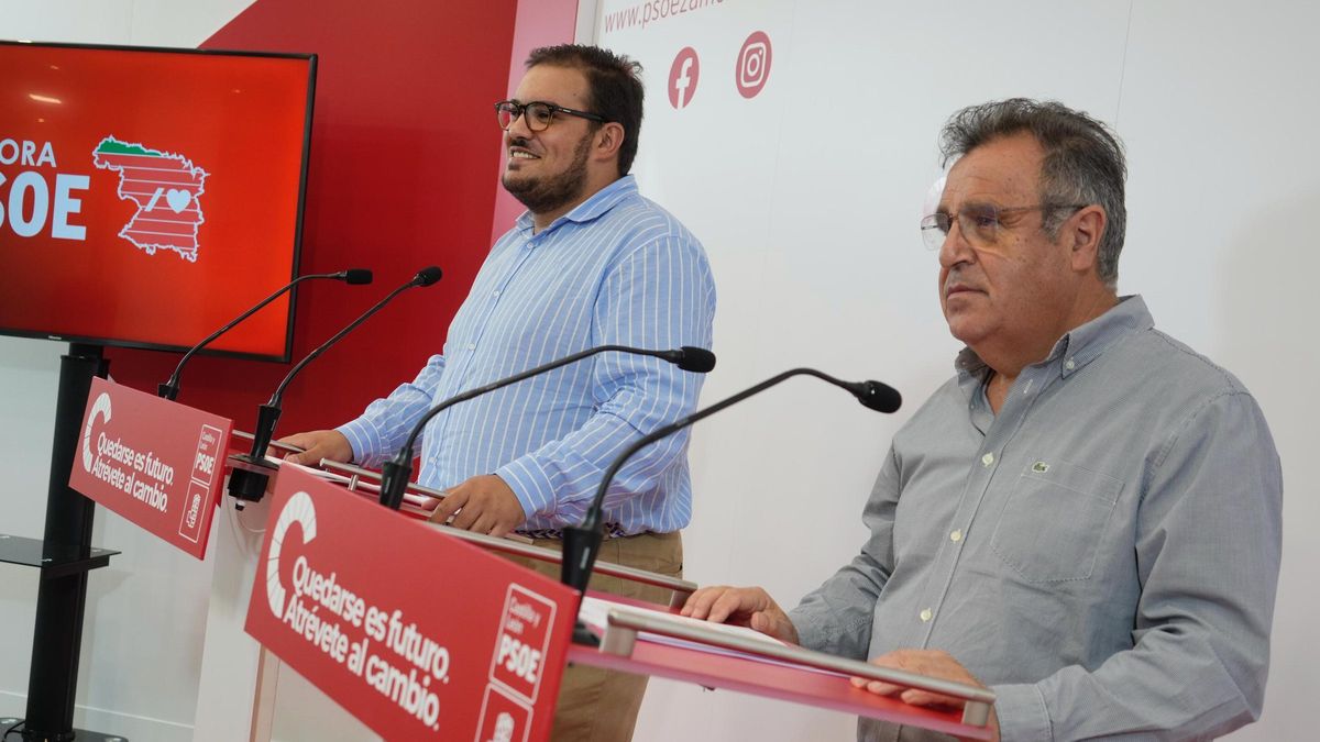 De izquierda a derecha, Carlos Fernández Herrera y José Ignacio Martín Benido en la sede provincial del PSOE.