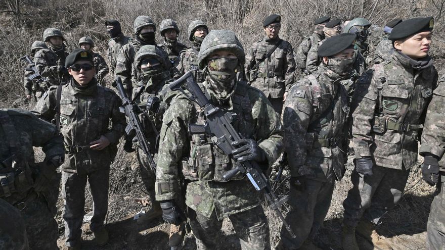 Soldados surcoreanos en una maniobras anteriores, en marzo de 2024.