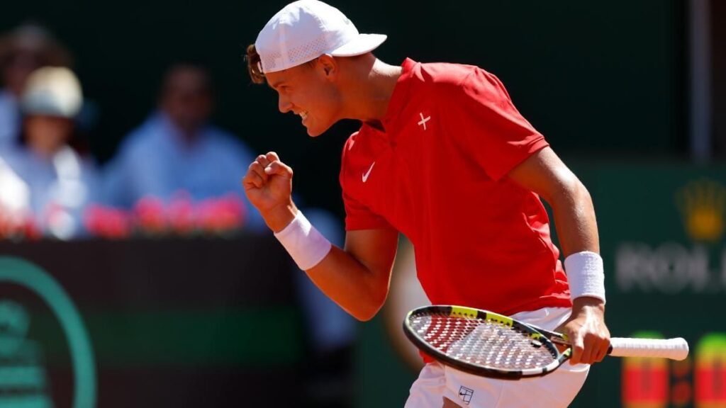 Rune celebra ante Carreño.
