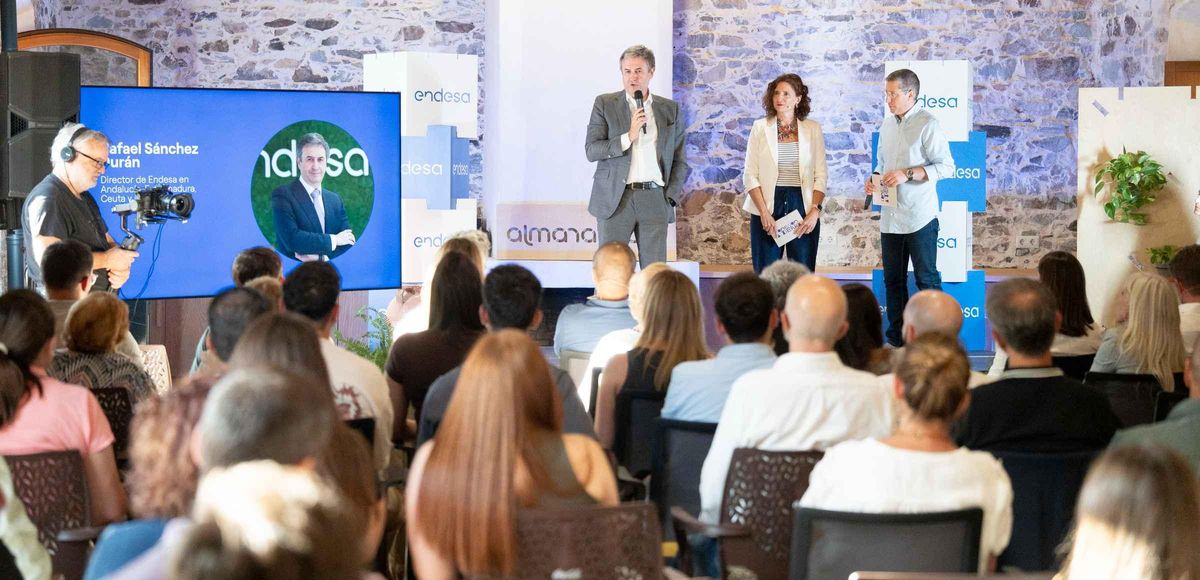 Rafael Sánchez Durán, directeur d'Enddesa en Andalousie, en extrémité, Ceuta et Melilla lors de la présentation