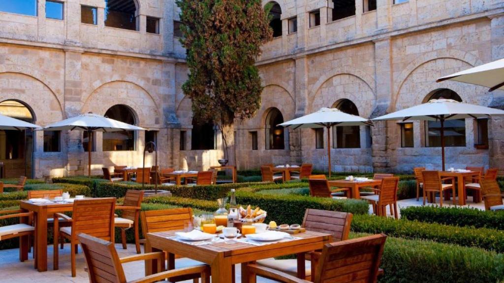 Patio Interieur de L'Abbaye de Rettuerta.