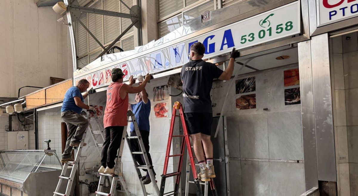 Démontage des signes de l'ancien marché de l'offre de Zamora pour la conservation. | Cède