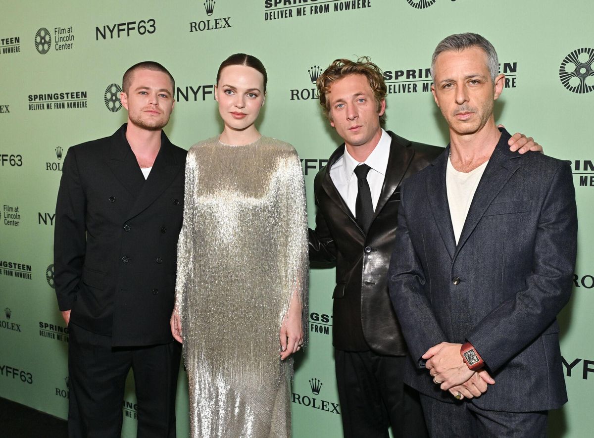 Harrison Sloan Gilbertson, Odessa Young, Jeremy Allen White et Jeremy Scott lors de la première de "Springsteen : Deliver Me From Nowhere" à New York.