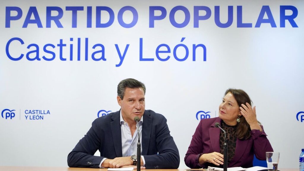 Raúl de la Hoz y  Carmen Crespo esta mañana en Valladolid.