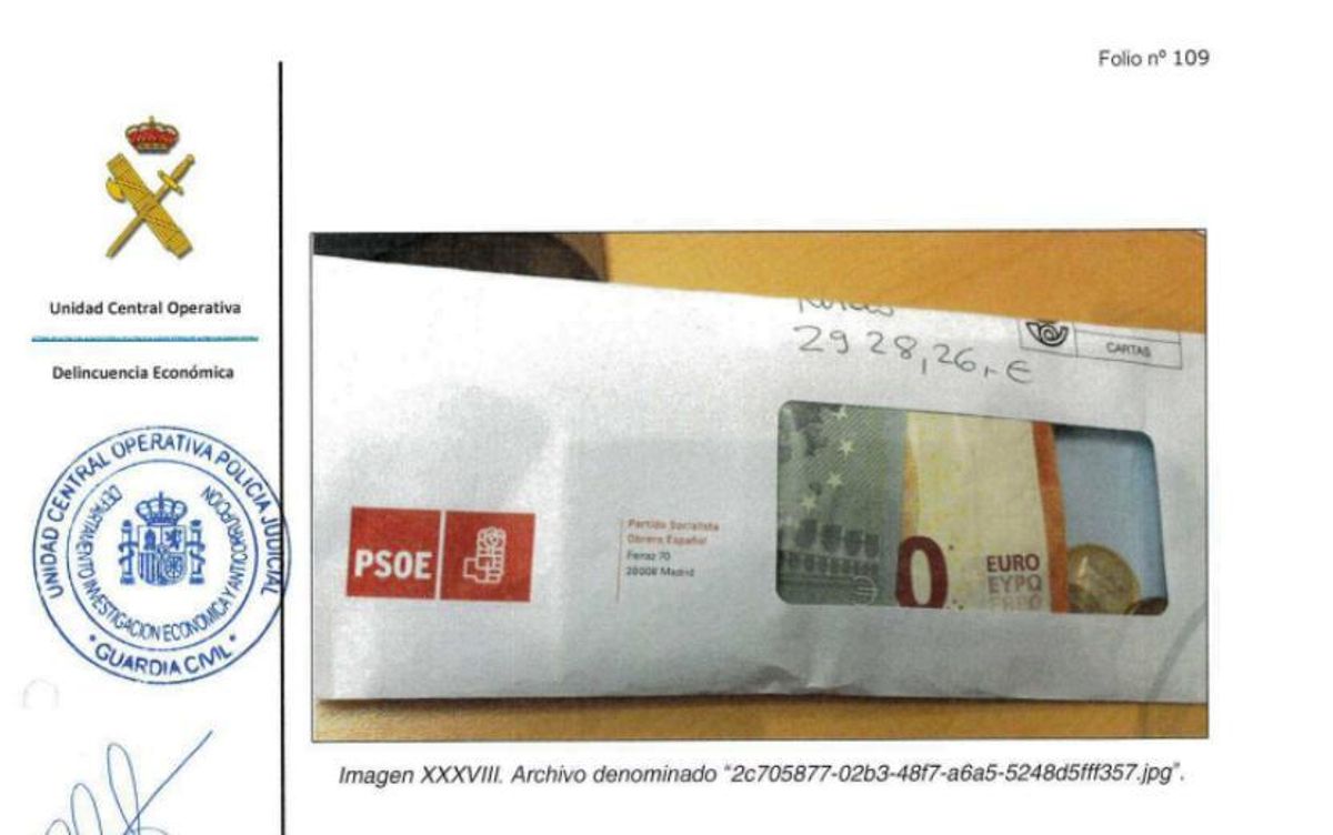 Photographie d'une enveloppe contenant de l'argent envoyée par Patricia Úriz à son ex-mari Koldo García