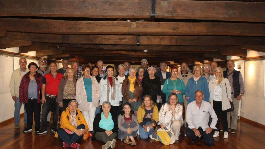 Miembros de la Coral Tierras Altas en la foto de familia