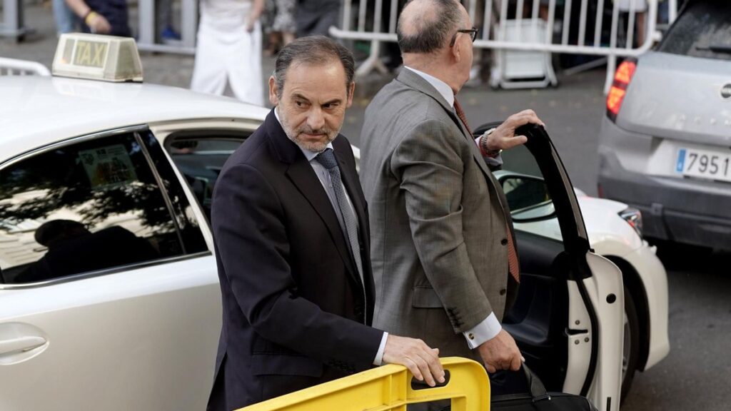 José Luis Ábalos y el que era su abogado, José Aníbal Álvarez, llegan al Supremo.
