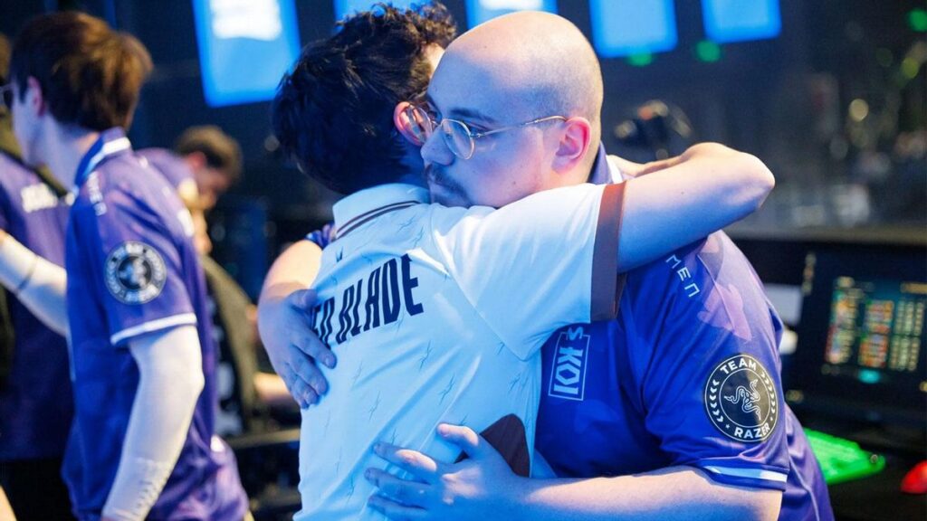 Movistar KOI resiste en la fase suiza de Worlds 2025 tras tumbar a Fnatic.