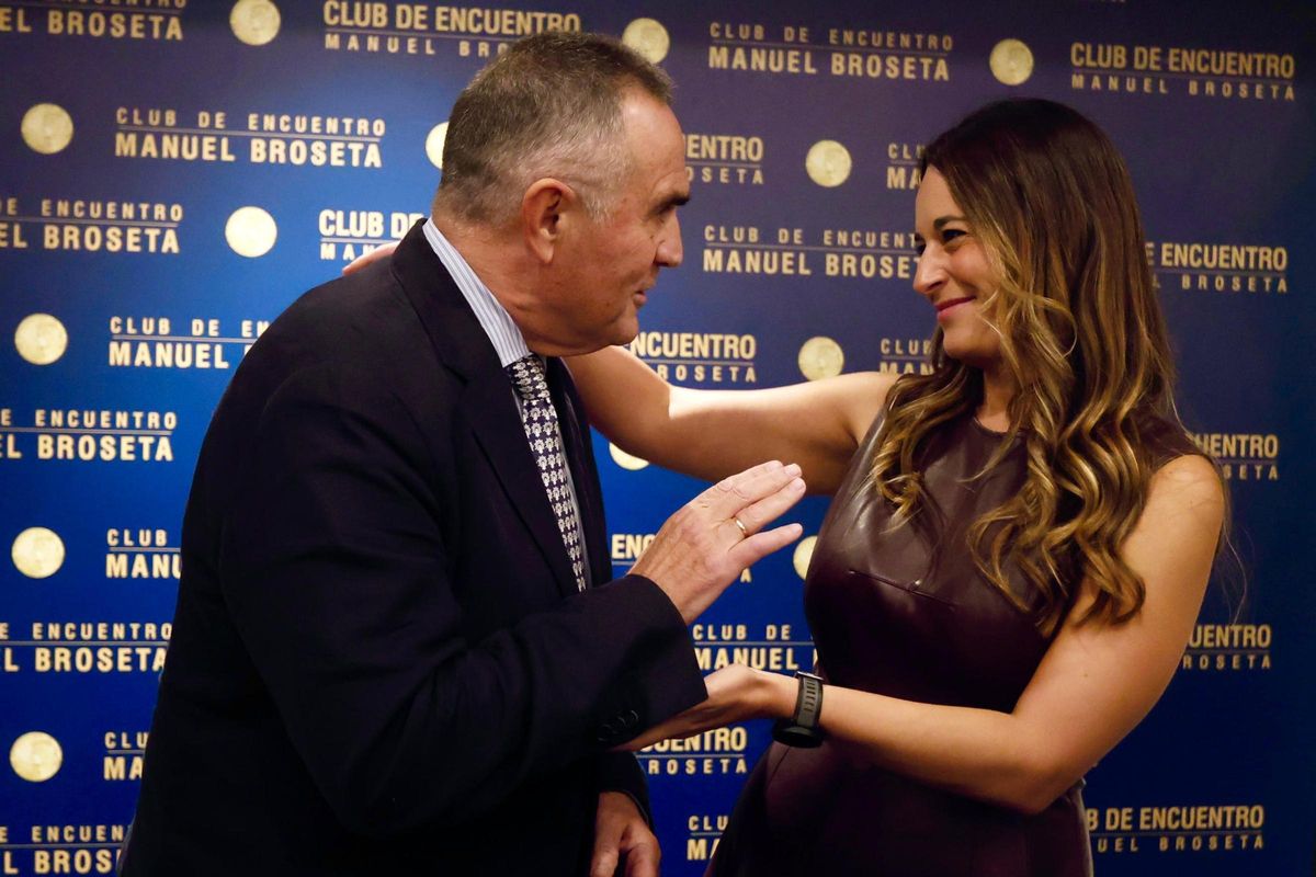 Gan Pampols et Zulima Pérez se rencontrent au Club Manuel Broseta pour parler de dégâts et de reconstruction