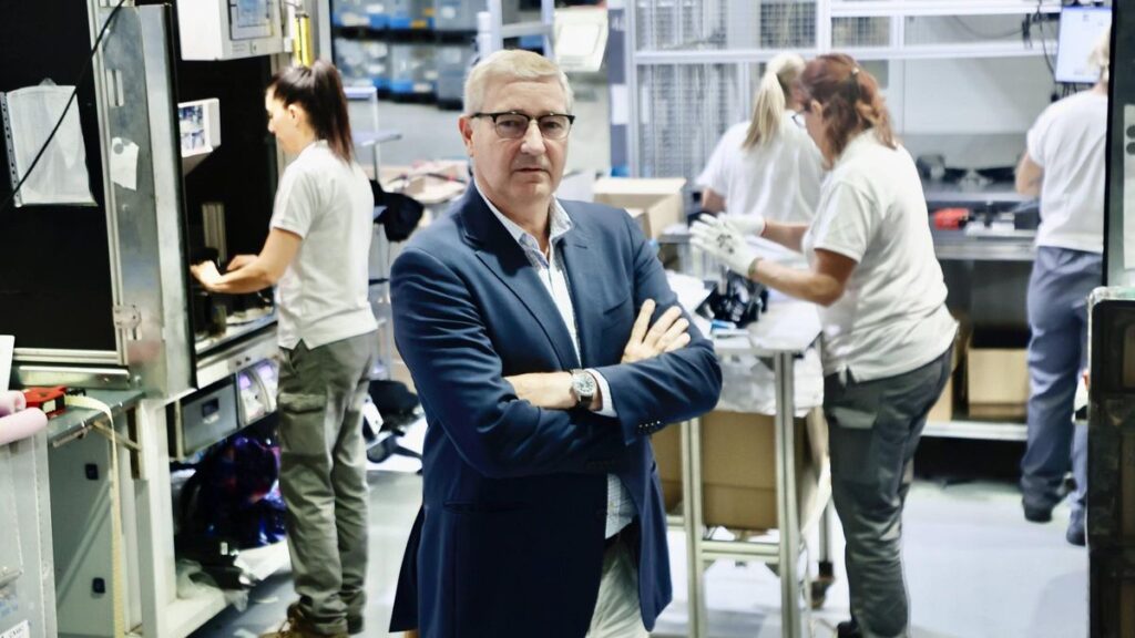 Enrique Careaga, en el interior de su planta productiva en Albal ya reconstruida, esta semana.